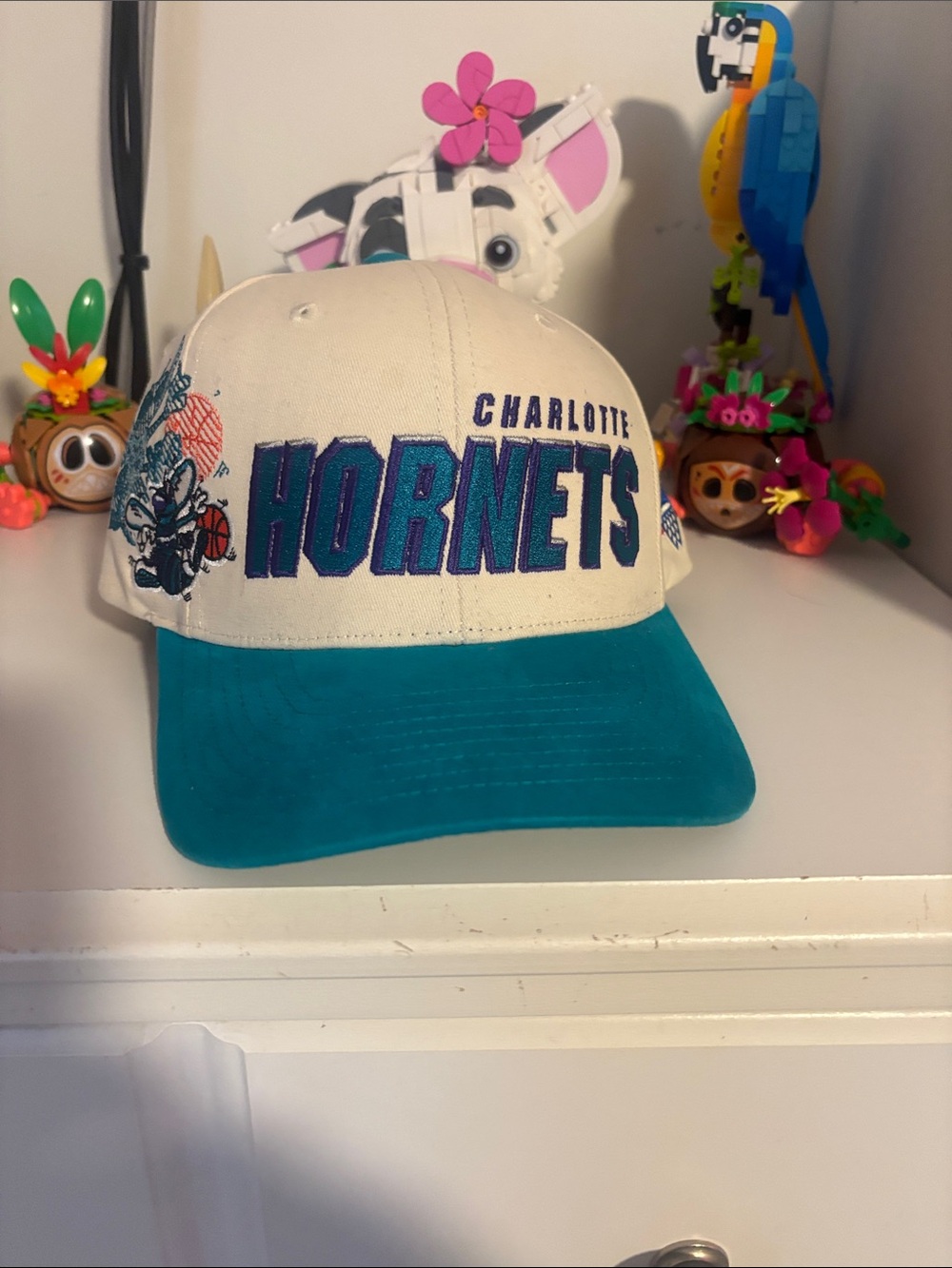 Mitchell & Ness Charlotte Hornets White and Teal Vintage Snapback
